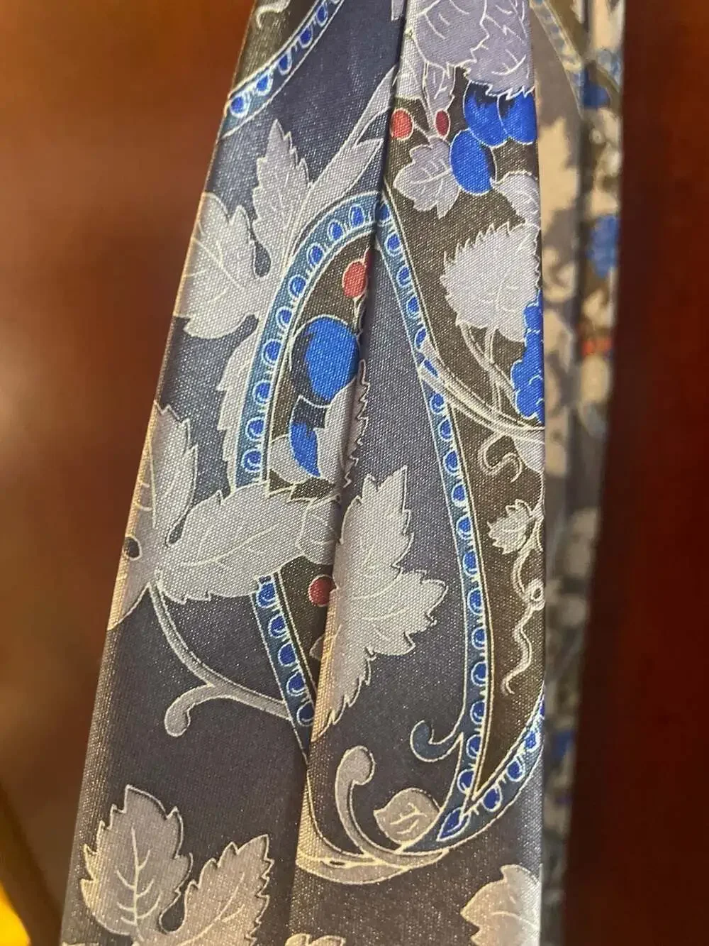Vintage City Gold Handmade Italy 100% Silk Tie Blue Floral Paisley Grape Pattern